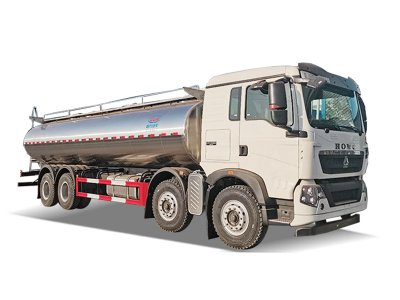 重汽豪沃前四后八22立方奶罐車(chē)